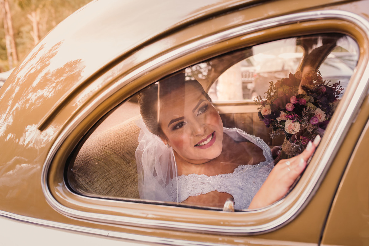 Making off da noiva, Carmen Barros Hair Studio. Vestido de Noiva. Buque de noiva. Dia de noiva. Grande dia. maquiagem de noiva. Carro da noiva.