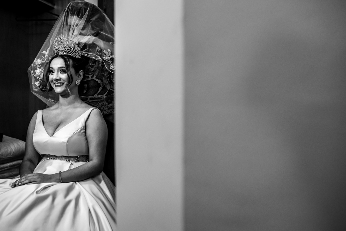 Making off da noiva, coroa da noiva, acessorios, Vestido de Noiva. Buque de noiva. Dia de noiva. Grande dia. maquiagem de noiva.