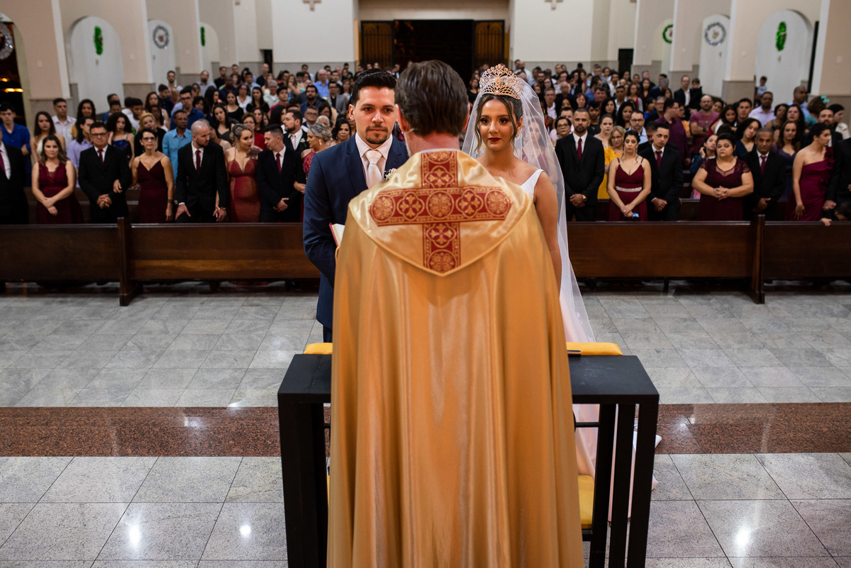 Cerimonia de casamento, Paroquia Nossa Senhora do Rosário, Vestido de noiva. terno do noivo. casamento na igreja. fotos de casamento.