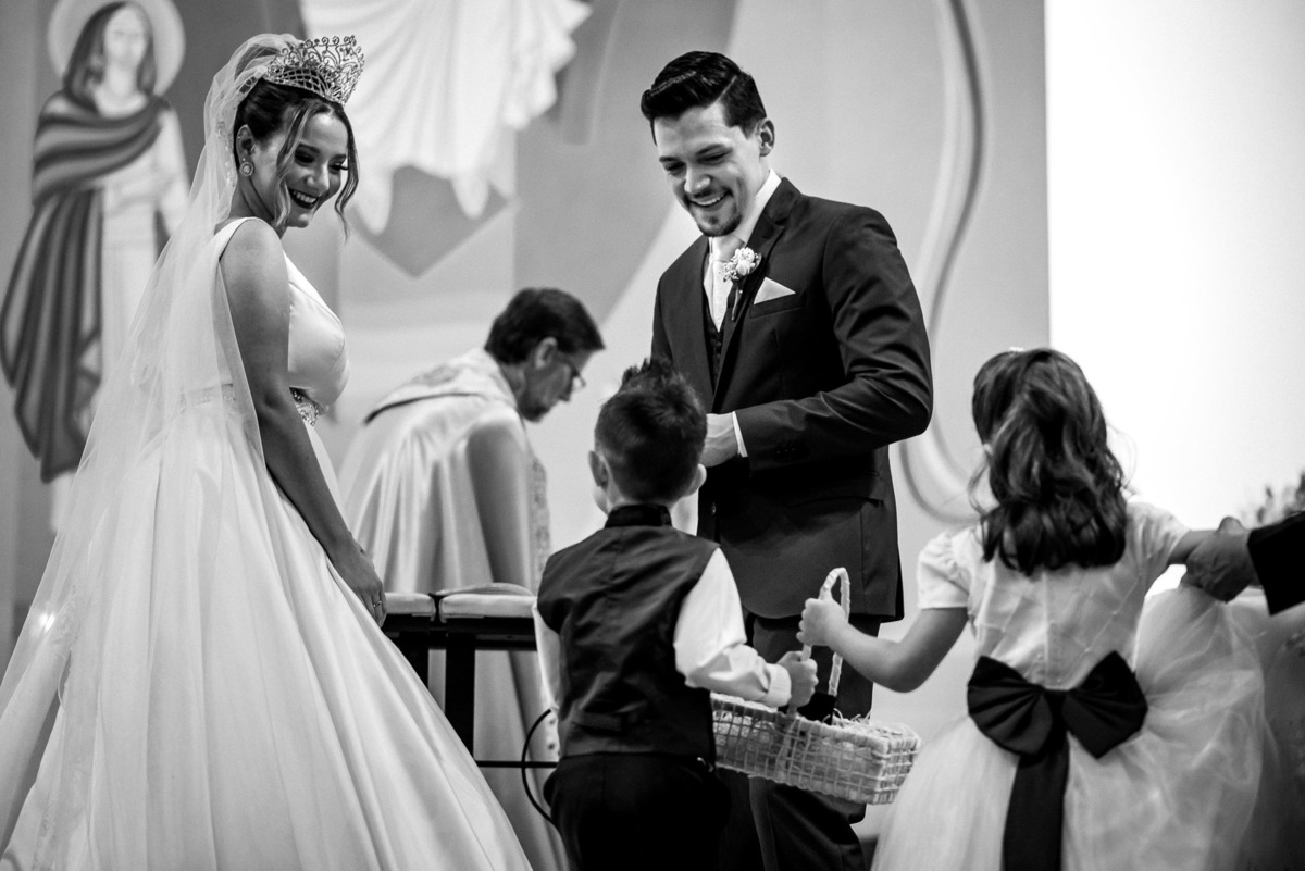 Cerimonia de casamento, Paroquia Nossa Senhora do Rosário, Vestido de noiva. terno do noivo. casamento na igreja. fotos de casamento.