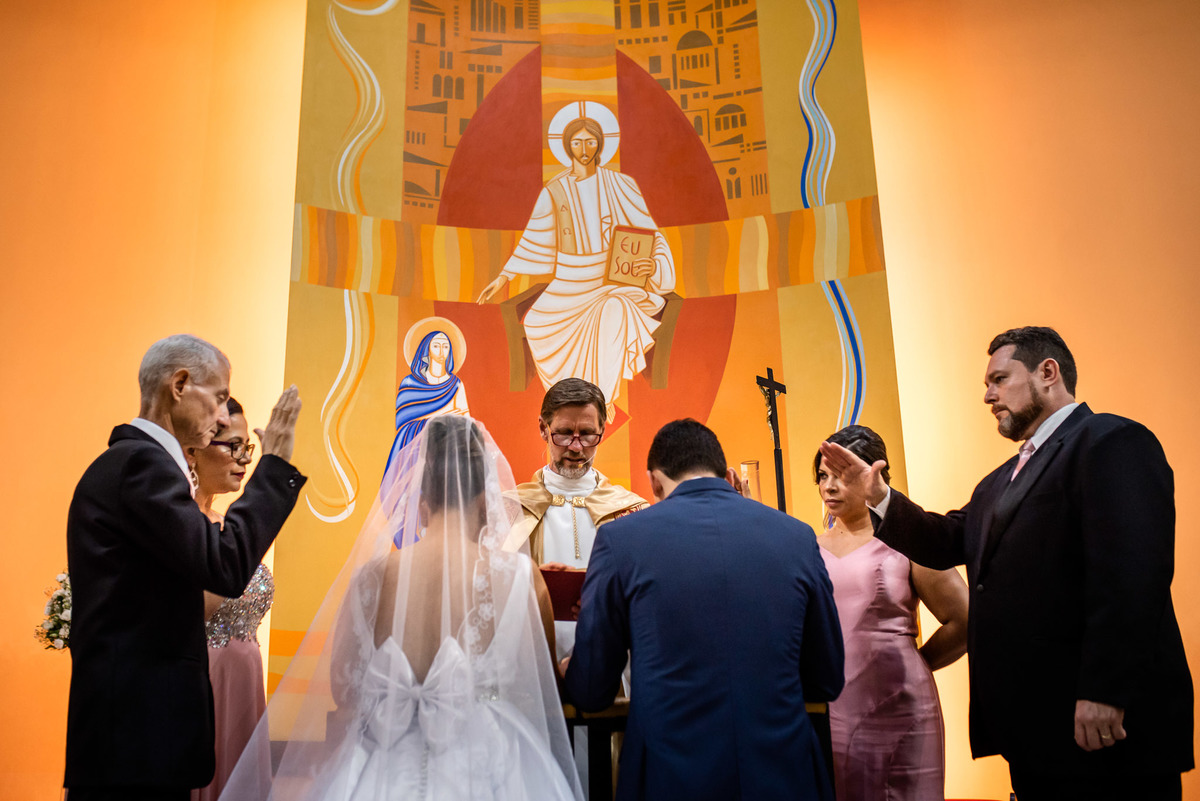 Cerimonia de casamento, Paroquia Nossa Senhora do Rosário, Vestido de noiva. terno do noivo. casamento na igreja. fotos de casamento.