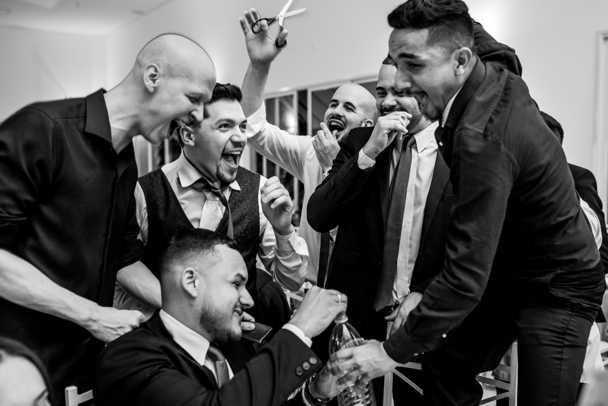 Ensaio casal, noivos, fotos noivos, recepçao Espaco brunholi. fotos de casamento Espaco brunholi decoraçao de casamento.  decoraçoes genesis. casa do garsom.
 fotos expontaneas.
fotos casamento, festa de casamento, gravata, gravata do noivo