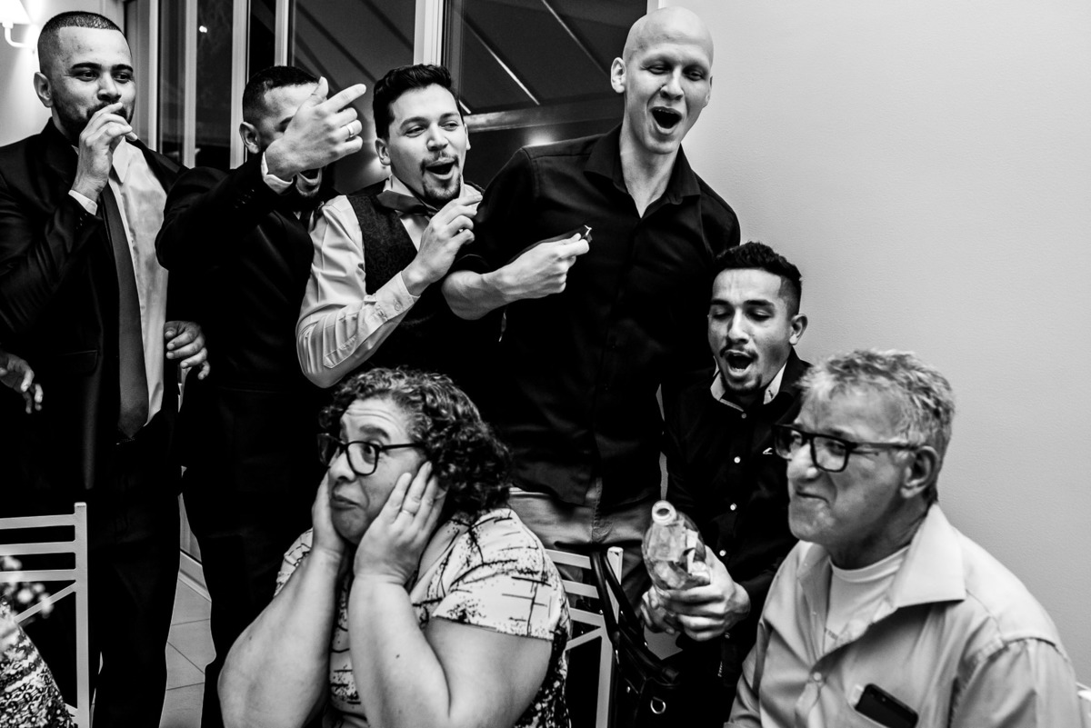 Ensaio casal, noivos, fotos noivos, recepçao Espaco brunholi. fotos de casamento Espaco brunholi decoraçao de casamento.  decoraçoes genesis. casa do garsom.
 fotos expontaneas.
fotos casamento, festa de casamento, gravata, gravata do noivo