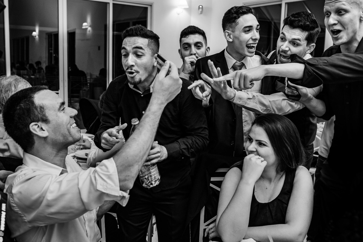 Ensaio casal, noivos, fotos noivos, recepçao Espaco brunholi. fotos de casamento Espaco brunholi decoraçao de casamento.  decoraçoes genesis. casa do garsom.
 fotos expontaneas.
fotos casamento, festa de casamento, gravata, gravata do noivo