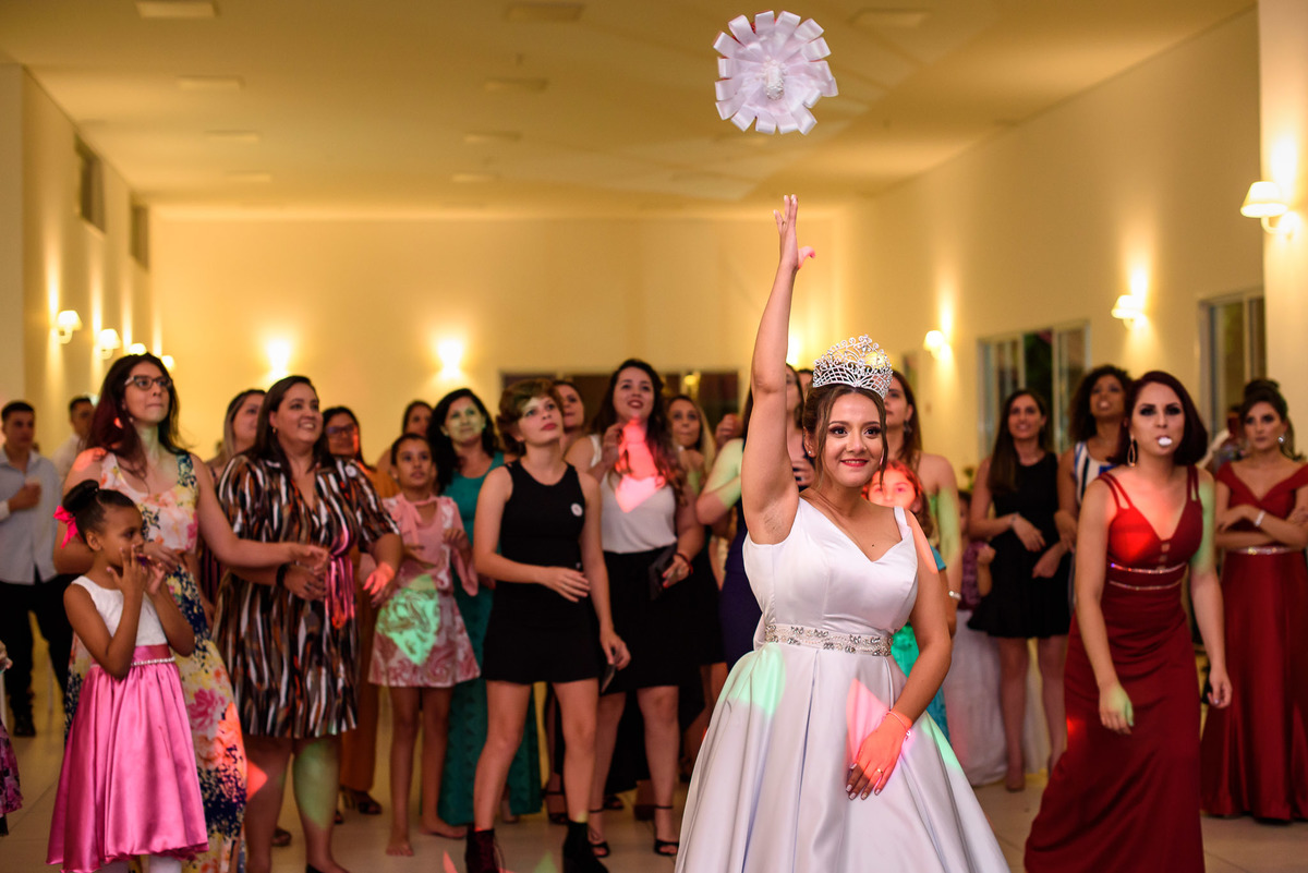 Ensaio casal, noivos, fotos noivos, recepçao Espaco brunholi. fotos de casamento Espaco brunholi decoraçao de casamento.  decoraçoes genesis. casa do garsom.
 fotos expontaneas.
fotos casamento, festa de casamento,noiva jogando o buque