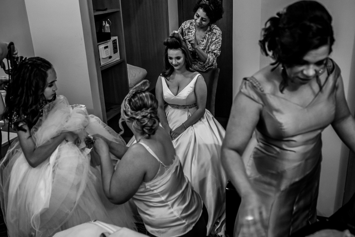 Making off da noiva, coroa da noiva, acessorios, Vestido de Noiva. Buque de noiva. Dia de noiva. Grande dia. maquiagem de noiva. madrinhas
