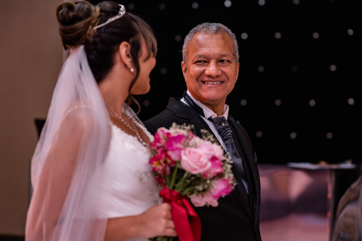 Casamento, casamento em são paulo, casamento em cotia, casamento em osasco, Cerimonia de casamento, Vestido de noiva. terno do noivo. casamento na salão. fotos de casamento.  noiva com o pai, Espaço mosaico