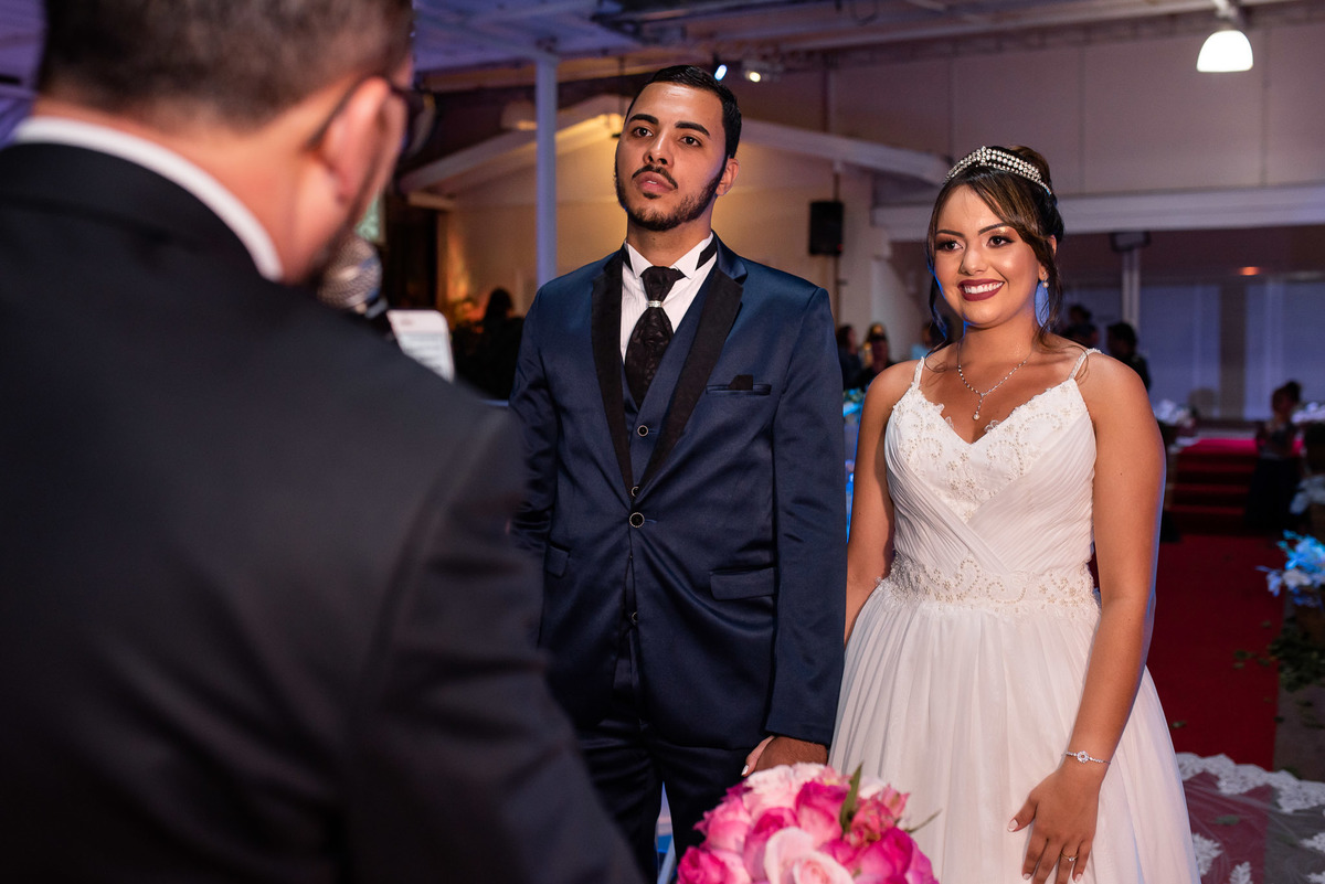 Casamento, casamento em são paulo, casamento em cotia, casamento em osasco, Cerimonia de casamento, Vestido de noiva. terno do noivo. casamento na salão. fotos de casamento. Espaço mosaico