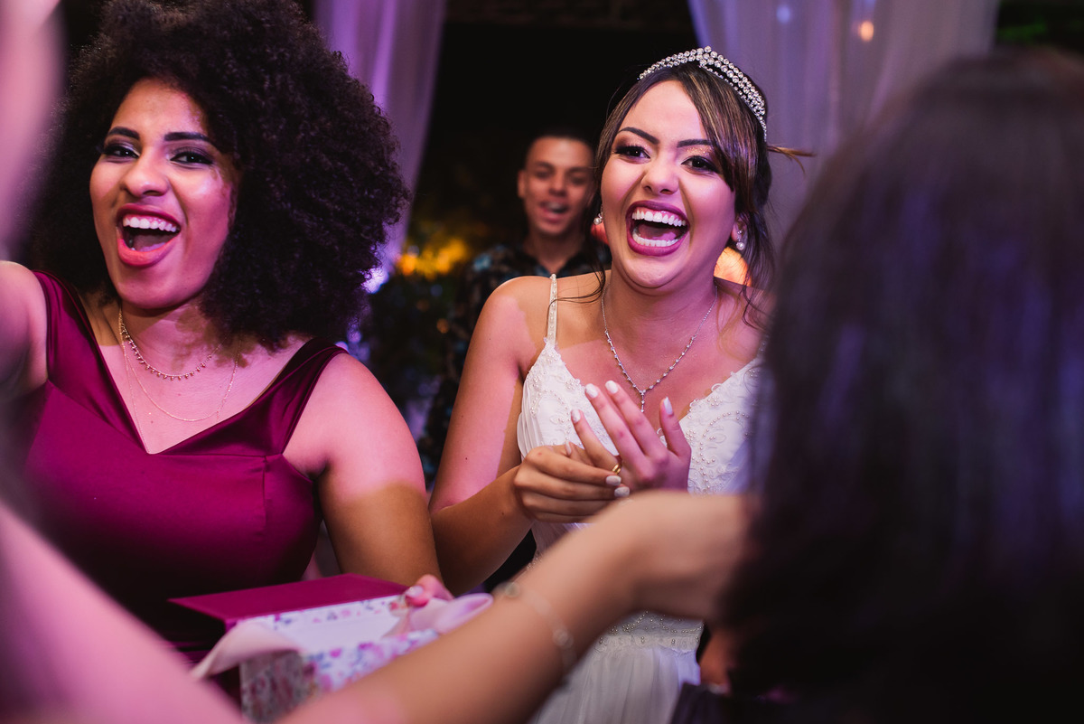 Casamento, casamento em são paulo, casamento em cotia, casamento em osasco, Cerimonia de casamento, Vestido de noiva. terno do noivo. casamento na salão. fotos de casamento. Espaço mosaico, sapatinho da noiva, gravada do noivo, gravata, sapatinho