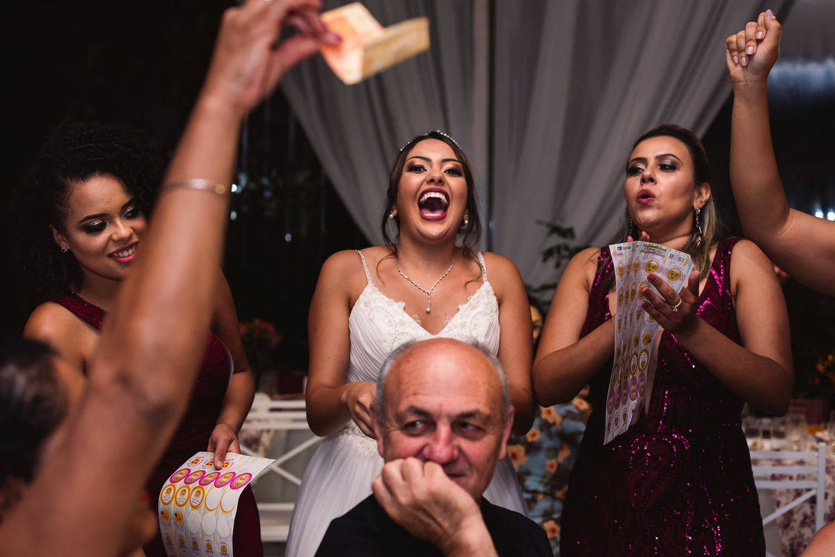 Casamento, casamento em são paulo, casamento em cotia, casamento em osasco, Cerimonia de casamento, Vestido de noiva. terno do noivo. casamento na salão. fotos de casamento. Espaço mosaico, sapatinho da noiva, gravada do noivo, gravata, sapatinho