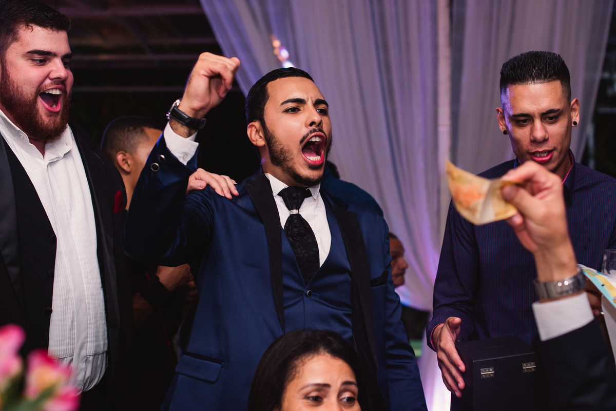Casamento, casamento em são paulo, casamento em cotia, casamento em osasco, Cerimonia de casamento, Vestido de noiva. terno do noivo. casamento na salão. fotos de casamento. Espaço mosaico, sapatinho da noiva, gravada do noivo, gravata, sapatinho