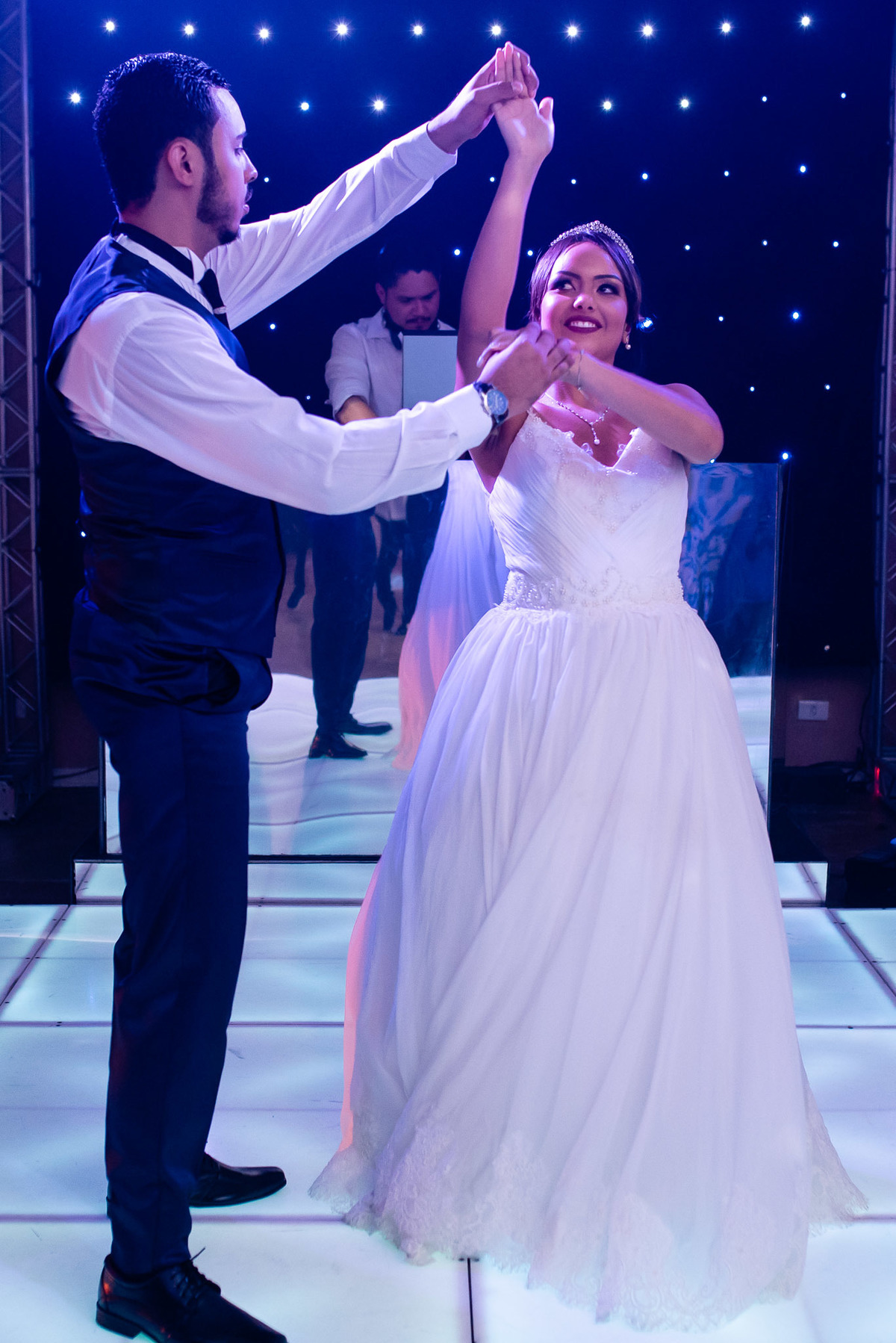 Casamento, casamento em são paulo, casamento em cotia, casamento em osasco, Cerimonia de casamento, Vestido de noiva. terno do noivo. casamento na salão. fotos de casamento. Espaço mosaico, balada, balada casamento,balada noivos,dança noivos, valsa noivos