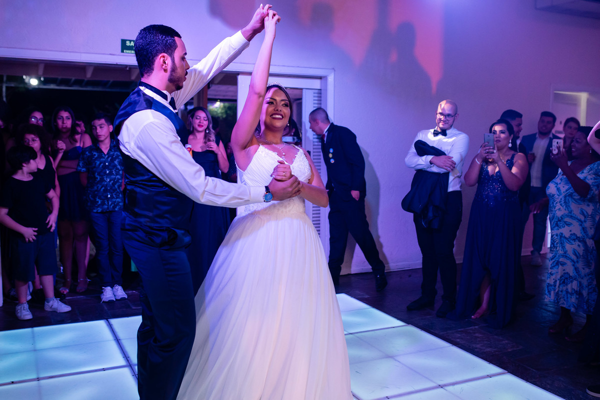 Casamento, casamento em são paulo, casamento em cotia, casamento em osasco, Cerimonia de casamento, Vestido de noiva. terno do noivo. casamento na salão. fotos de casamento. Espaço mosaico, balada, balada casamento,balada noivos,dança noivos, valsa noivos