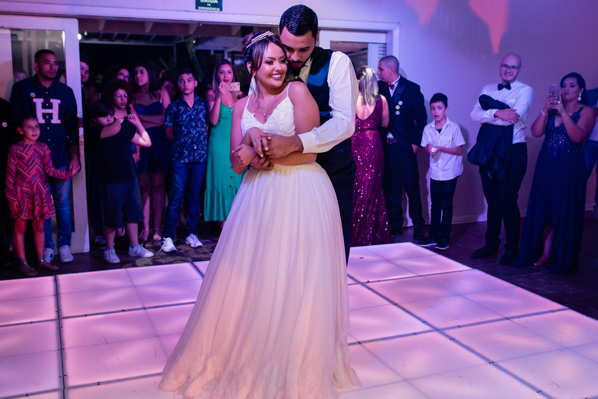Casamento, casamento em são paulo, casamento em cotia, casamento em osasco, Cerimonia de casamento, Vestido de noiva. terno do noivo. casamento na salão. fotos de casamento. Espaço mosaico, balada, balada casamento,balada noivos,dança noivos, valsa noivos