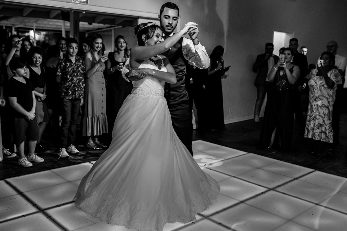 Casamento, casamento em são paulo, casamento em cotia, casamento em osasco, Cerimonia de casamento, Vestido de noiva. terno do noivo. casamento na salão. fotos de casamento. Espaço mosaico, balada, balada casamento,balada noivos,dança noivos, valsa noivos