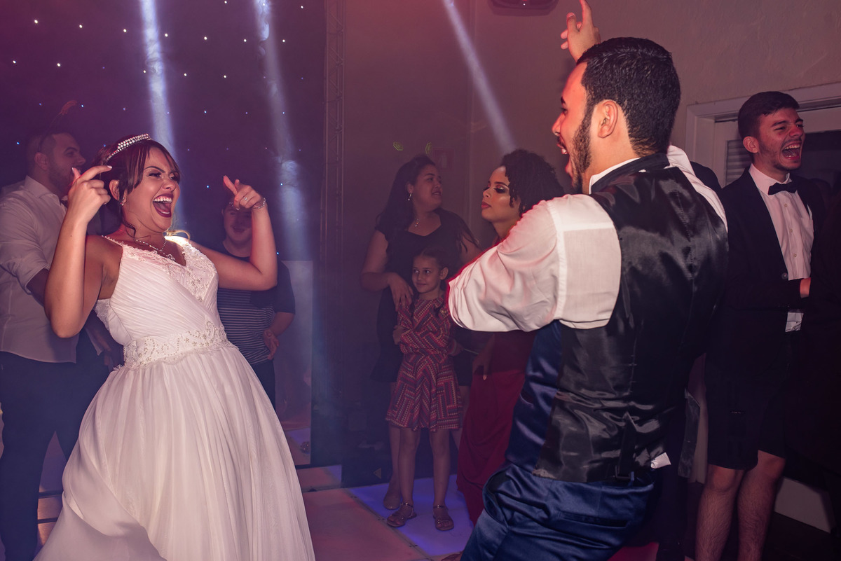 Casamento, casamento em são paulo, casamento em cotia, casamento em osasco, Cerimonia de casamento, Vestido de noiva. terno do noivo. casamento na salão. fotos de casamento. Espaço mosaico, balada, balada casamento,balada noivos,dança noivos, valsa noivos