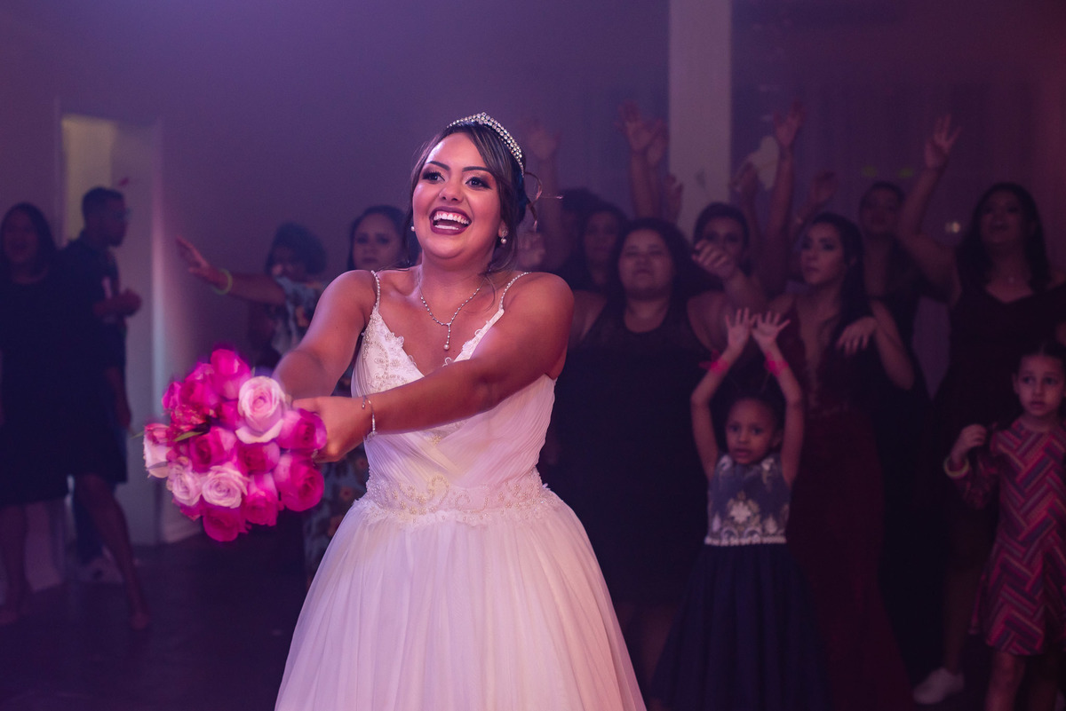 Casamento, casamento em são paulo, casamento em cotia, casamento em osasco, Cerimonia de casamento, Vestido de noiva. terno do noivo. casamento na salão. fotos de casamento. Espaço mosaico, balada, balada casamento,balada noivos,dança noivos, valsa noivos