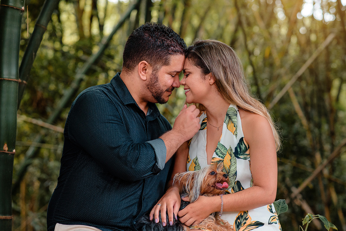 Ensaio pre casamento, pre wedding, emporio tapera grande, prewedding na fazenda, pre wedding com dog, pre wedding com cachorro, ensaio com caozinho, yorkshare, mini yorkshare. amor por cao, noivos itatiba, ideias para pre wedding. dicas para pre wedding.