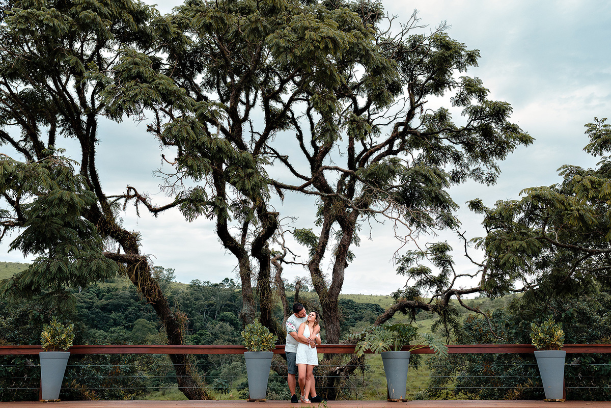 Ensaio pre casamento, pre wedding, emporio tapera grande, prewedding na fazenda, pre wedding com dog, pre wedding com cachorro, ensaio com caozinho, yorkshare, mini yorkshare. amor por cao, noivos itatiba, ideias para pre wedding. dicas para pre wedding.