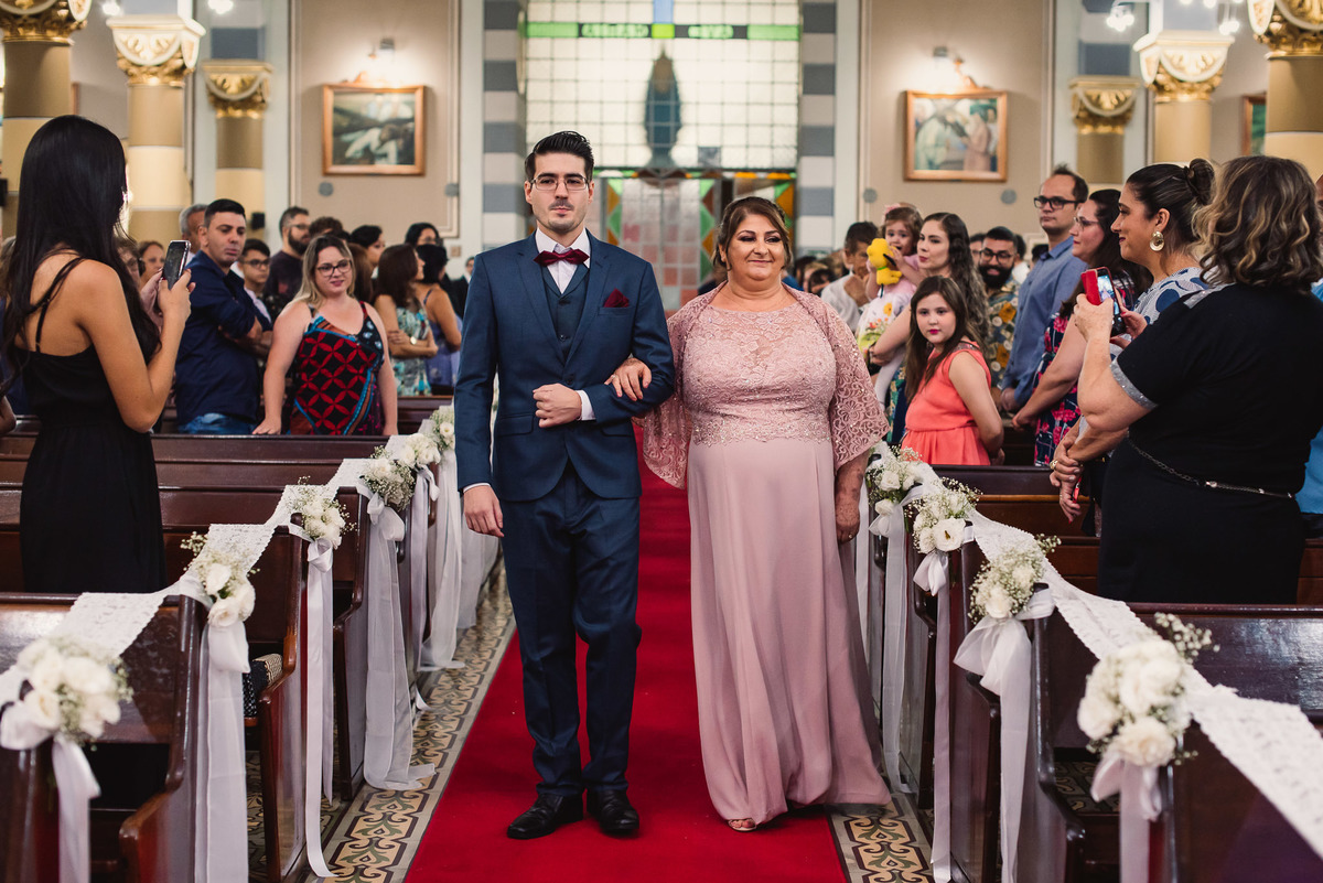 Cerimonia de casamento, igreja Paróquia Nossa Senhora da Conceição, terno do noivo.