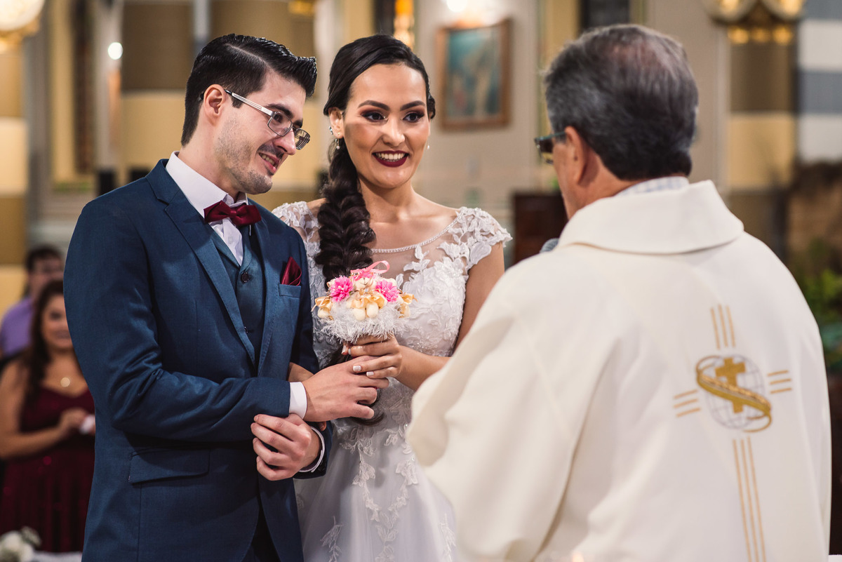 Cerimonia de casamento, igreja Paróquia Nossa Senhora da Conceição, Vestido da noiva, fotos de casamento, terno do noivo, fotografo de casamento. vestido de noiva.