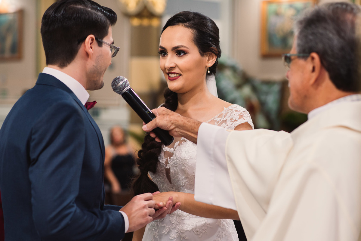 Cerimonia de casamento, igreja Paróquia Nossa Senhora da Conceição, Vestido da noiva, fotos de casamento, terno do noivo, fotografo de casamento. vestido de noiva.