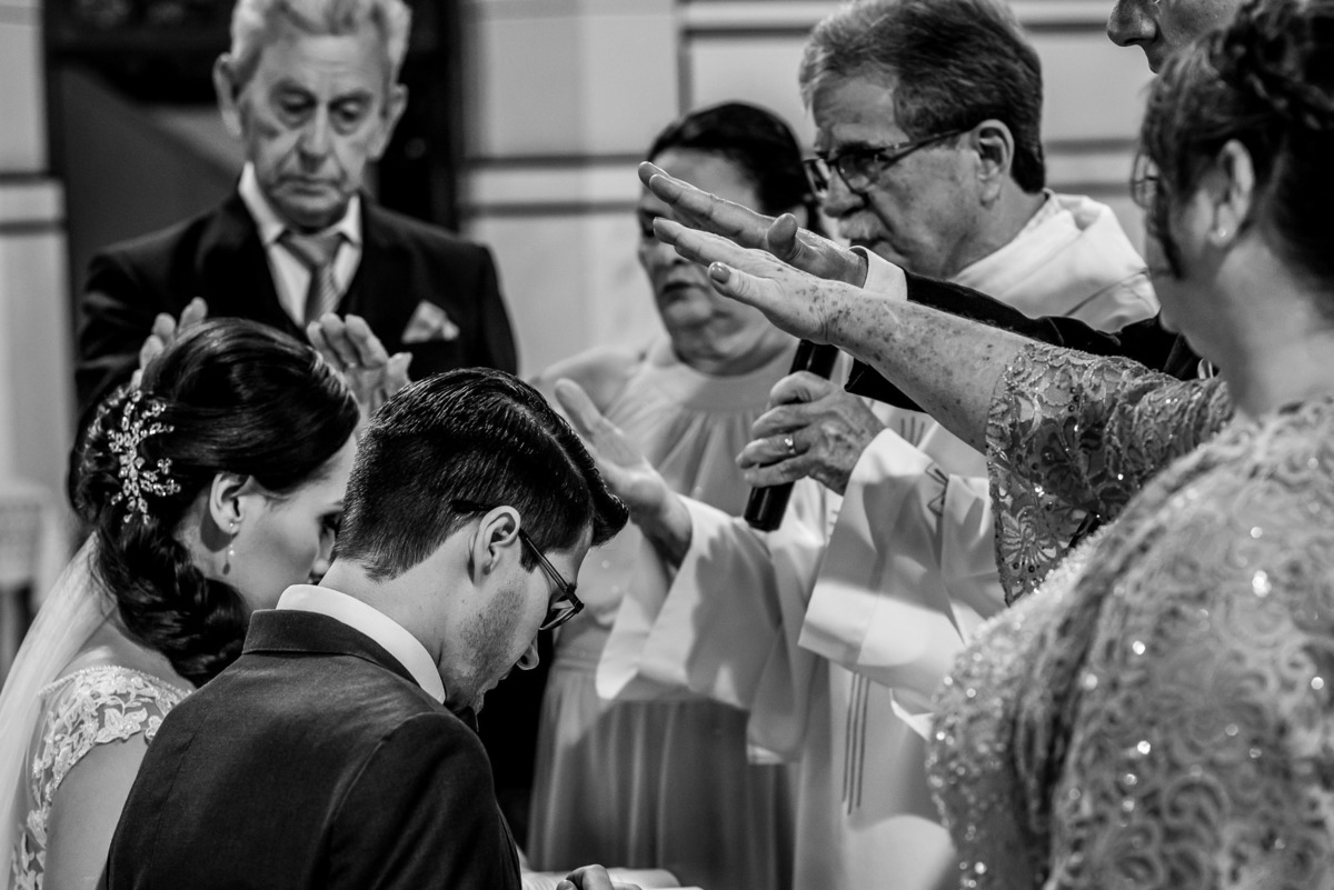 Cerimonia de casamento, igreja Paróquia Nossa Senhora da Conceição, Vestido da noiva, fotos de casamento, terno do noivo, fotografo de casamento. vestido de noiva.