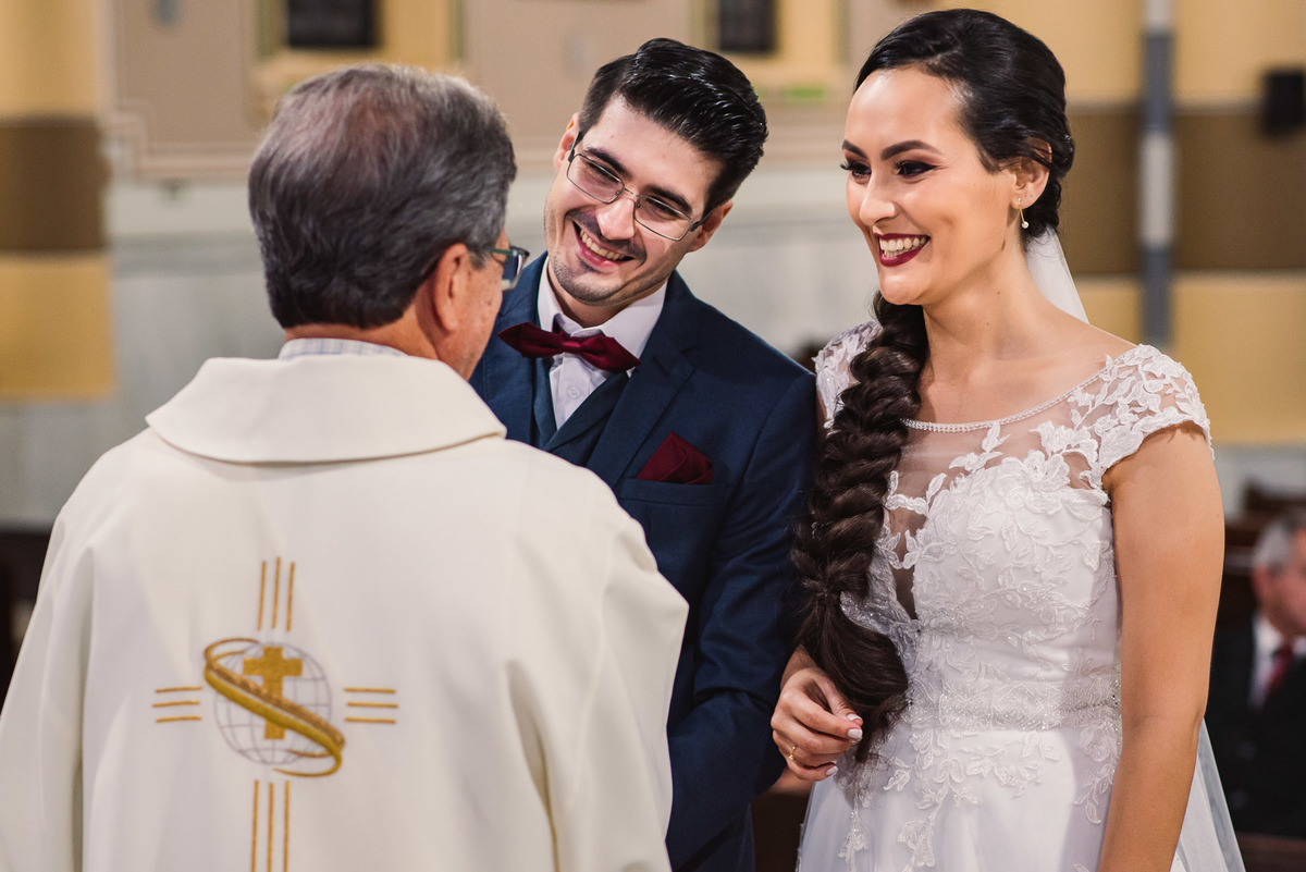 Cerimonia de casamento, igreja Paróquia Nossa Senhora da Conceição, Vestido da noiva, fotos de casamento, terno do noivo, fotografo de casamento. vestido de noiva.