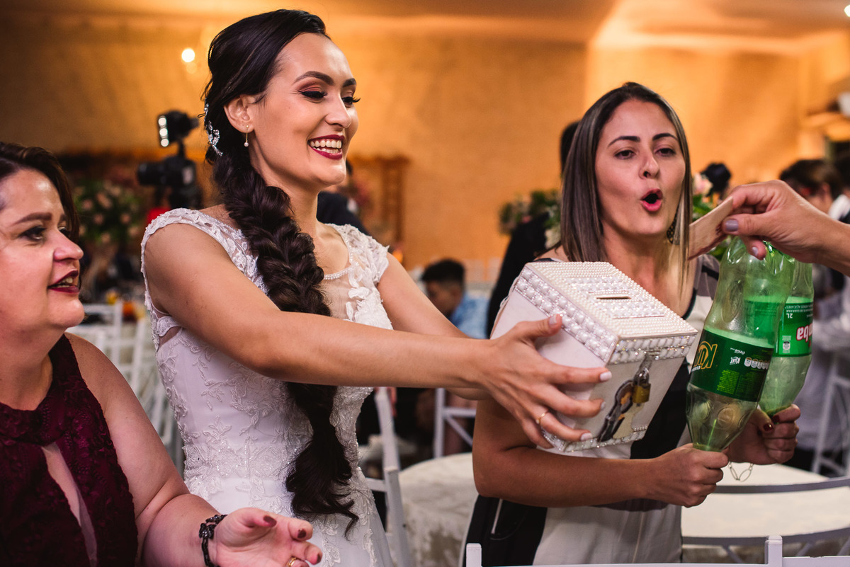 Casamento, casamento em são paulo, casamento em Jundiai, Vestido de noiva. terno do noivo. casamento na salão. fotos de casamento. Espaço real sedan ,sapatinho da noiva, gravada do noivo, gravata, sapatinho da noiva, sapatinho, festa de casamento animada