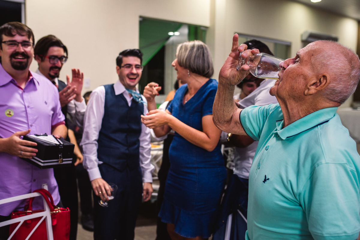 Casamento, casamento em são paulo, casamento em Jundiai, Vestido de noiva. terno do noivo. casamento na salão. fotos de casamento. Espaço real sedan ,sapatinho da noiva, gravada do noivo, gravata, sapatinho da noiva, sapatinho, festa de casamento animada