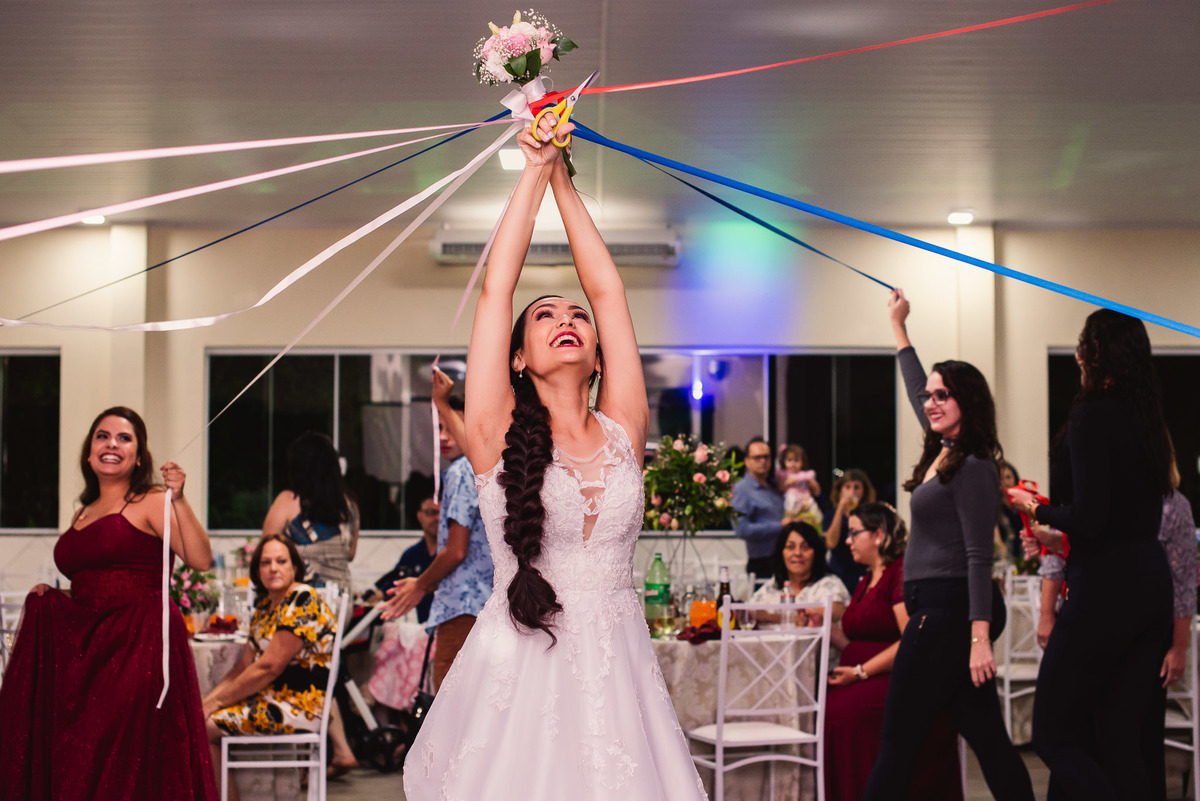 Casamento, casamento em são paulo, casamento em Jundiai, Vestido de noiva. terno do noivo. casamento na salão. fotos de casamento. Espaço real sedan , buque da noiva, buque de fita, noiva jogando o buque, ideais para buque festa de casamento animada
