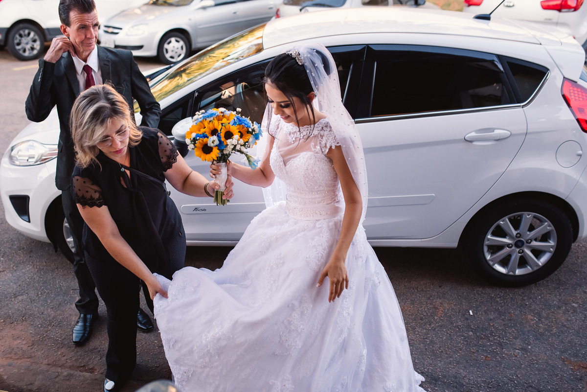 Cerimonia de casamento, igreja bola de neve, terno do noivo, fotos de casamento. decoração de casamento, vestido de noiva.
