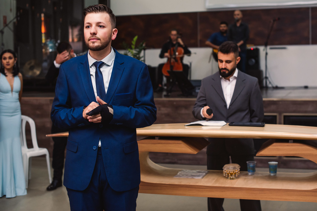Cerimonia de casamento, igreja bola de neve, terno do noivo, fotos de casamento. decoração de casamento.