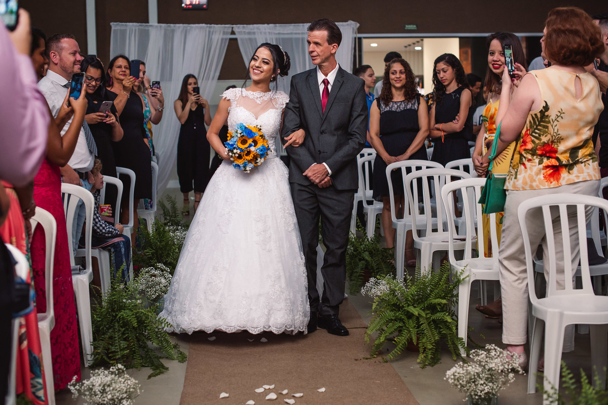 Cerimonia de casamento, igreja bola de neve, terno do noivo, fotos de casamento. decoração de casamento, vestido de noiva.