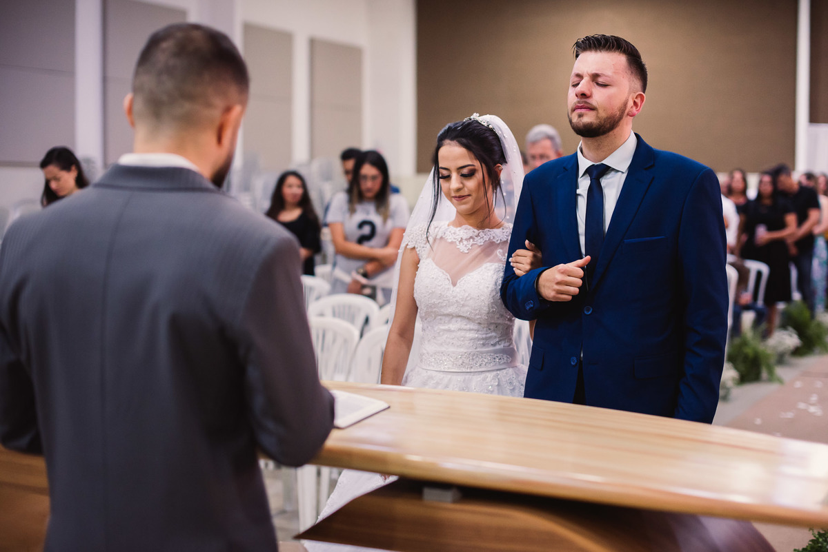 Cerimonia de casamento, igreja bola de neve, terno do noivo, fotos de casamento. decoração de casamento, vestido de noiva.