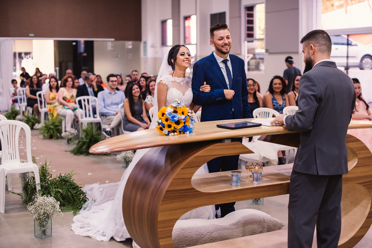 Cerimonia de casamento, igreja bola de neve, terno do noivo, fotos de casamento. decoração de casamento, vestido de noiva.