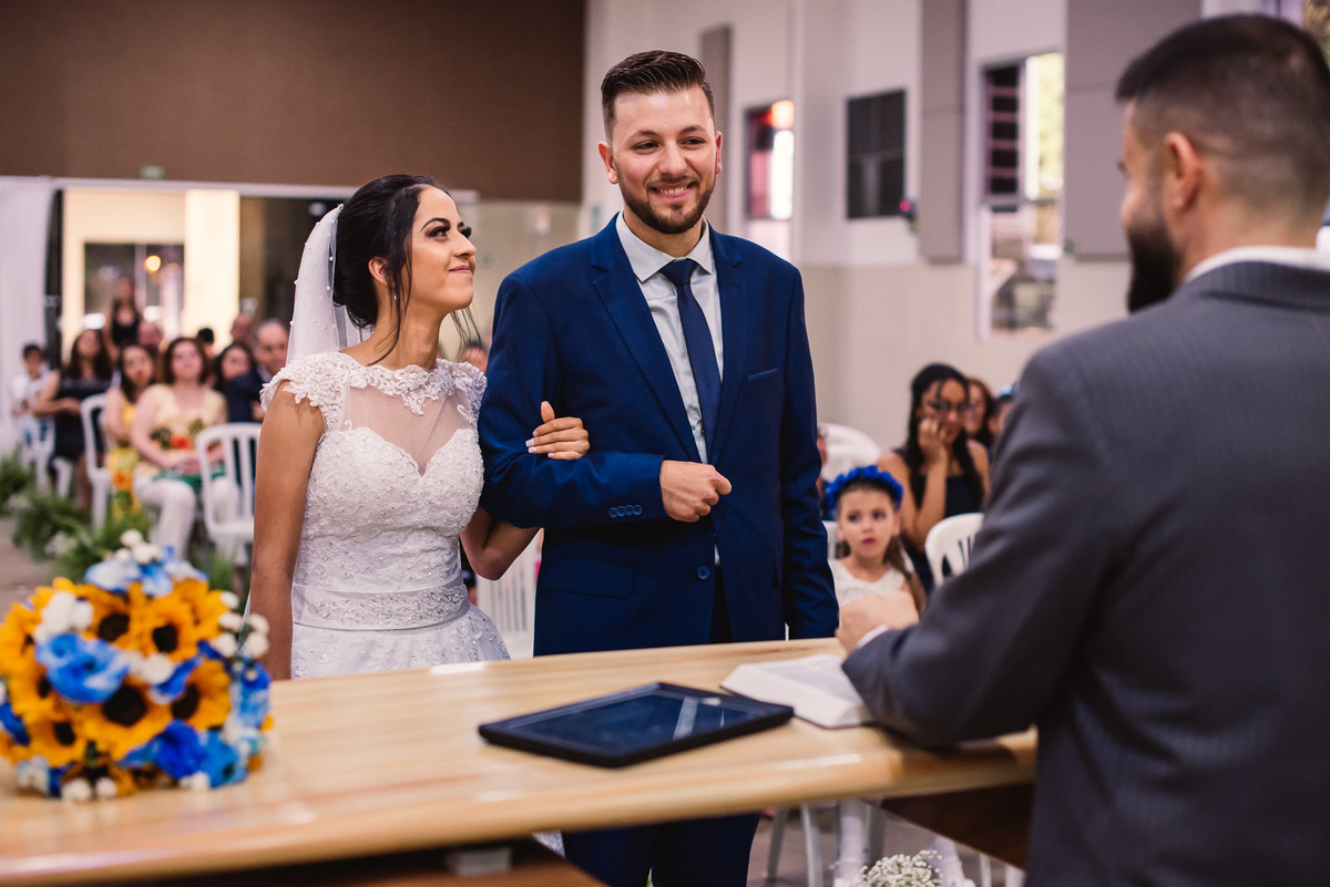Cerimonia de casamento, igreja bola de neve, terno do noivo, fotos de casamento. decoração de casamento, vestido de noiva.