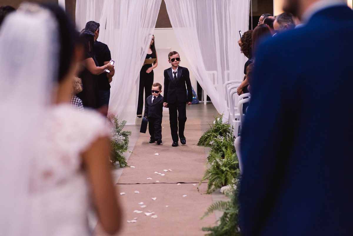 Cerimonia de casamento, igreja bola de neve, terno do noivo, fotos de casamento. decoração de casamento, vestido de noiva.
