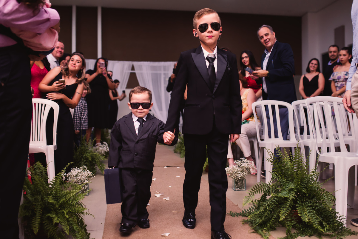 Cerimonia de casamento, igreja bola de neve, terno do noivo, fotos de casamento. decoração de casamento, vestido de noiva.