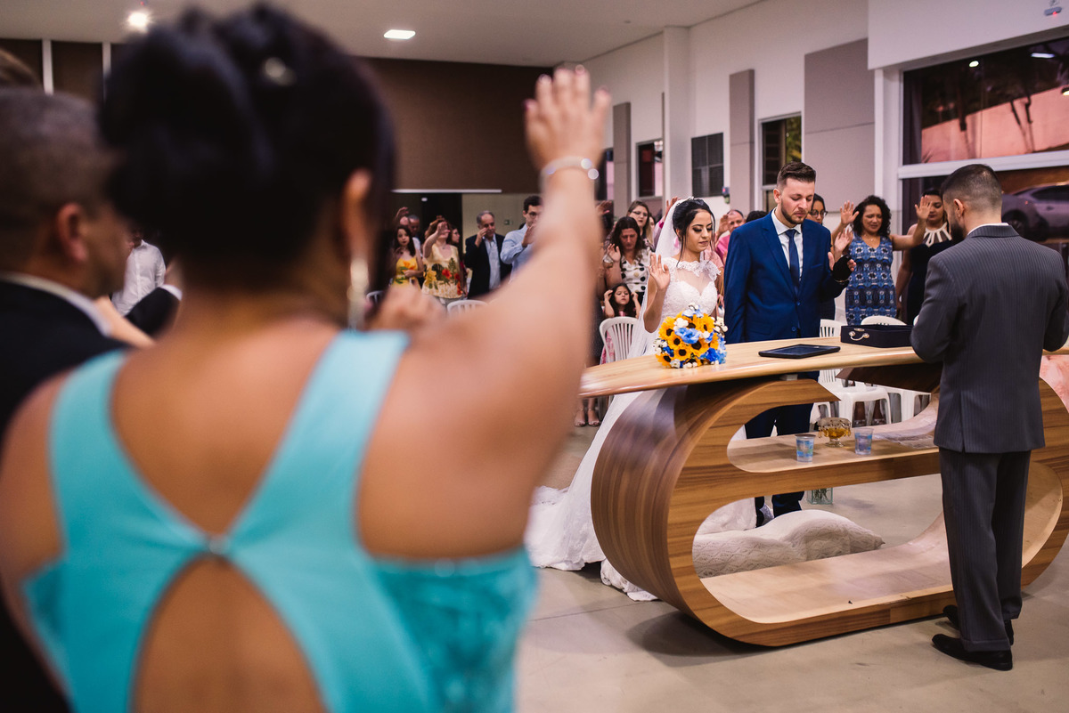 Cerimonia de casamento, igreja bola de neve, terno do noivo, fotos de casamento. decoração de casamento, vestido de noiva.