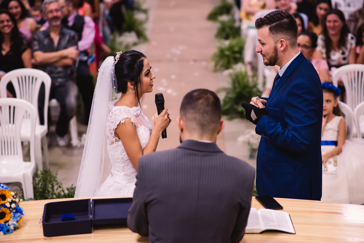 Cerimonia de casamento, igreja bola de neve, terno do noivo, fotos de casamento. decoração de casamento, vestido de noiva.