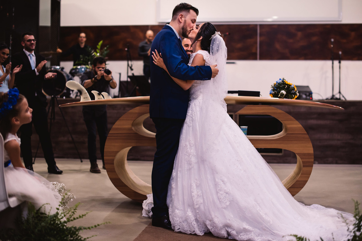 Cerimonia de casamento, igreja bola de neve, terno do noivo, fotos de casamento. decoração de casamento, vestido de noiva.