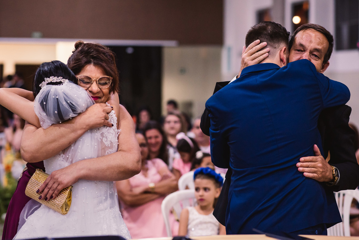 Cerimonia de casamento, igreja bola de neve, terno do noivo, fotos de casamento. decoração de casamento, vestido de noiva.