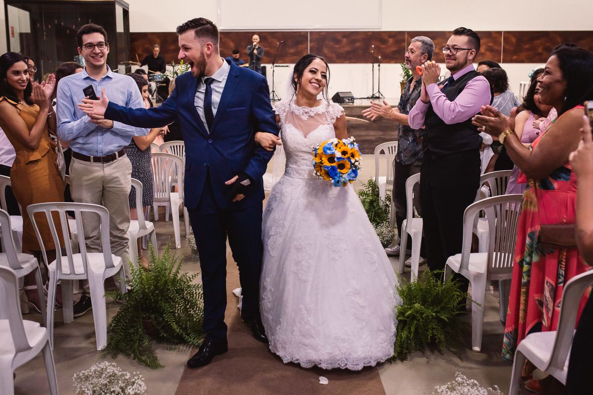 Cerimonia de casamento, igreja bola de neve, terno do noivo, fotos de casamento. decoração de casamento, vestido de noiva.