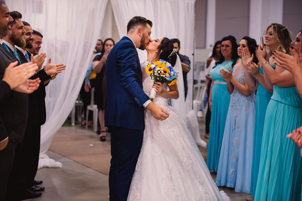Cerimonia de casamento, igreja bola de neve, terno do noivo, fotos de casamento. decoração de casamento, vestido de noiva.