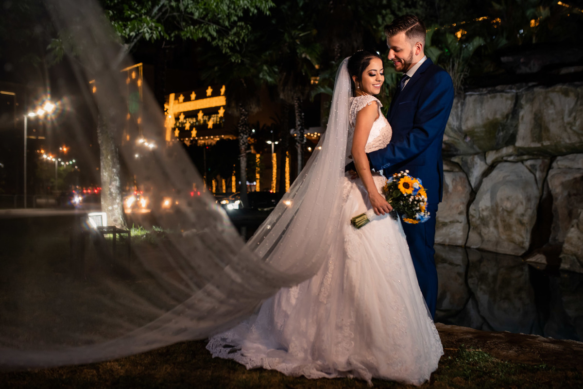 Cerimonia de casamento, igreja bola de neve, terno do noivo, fotos de casamento. decoração de casamento, vestido de noiva. fotos nove de julho. Jundiai Shopping. 
