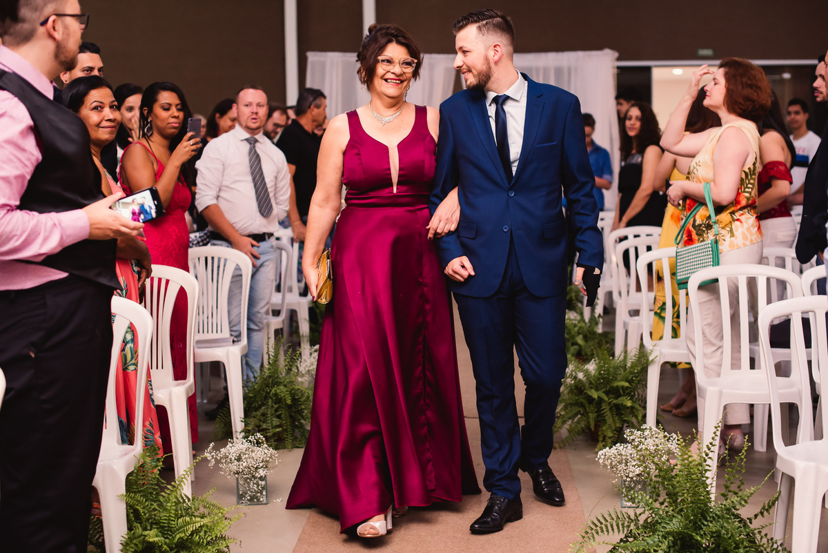 Cerimonia de casamento, igreja bola de neve, terno do noivo, fotos de casamento. decoração de casamento.