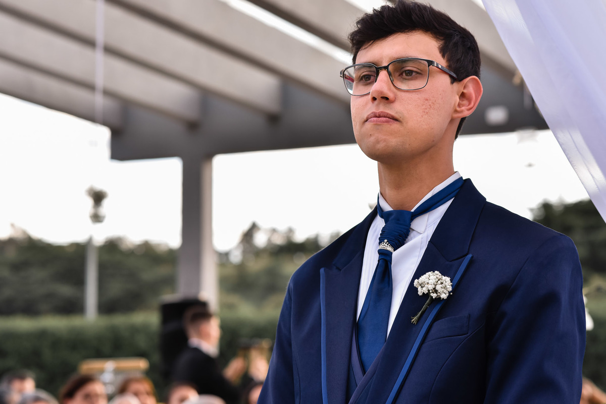 Cerimonia de casamento,noivinhos, Vestido da noiva, fotos de casamento, fotografo de casamento. fotos lagoa santa rita, entrada  do noivo, casamento. fotografia de casamento, passarela de espelho