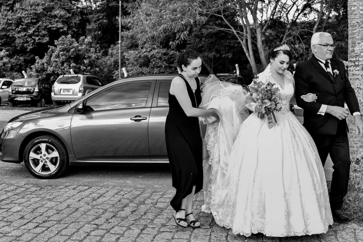 Cerimonia de casamento,noivinhos, Vestido da noiva, fotos de casamento, fotografo de casamento. fotos lagoa santa rita, entrada  do noivo, casamento. fotografia de casamento, passarela de espelho, carro da noiva 