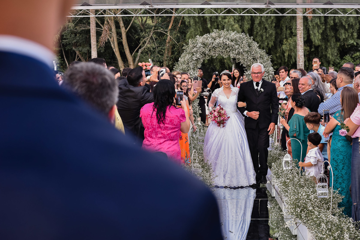 Cerimonia de casamento,noivinhos, Vestido da noiva, fotos de casamento, fotografo de casamento. fotos lagoa santa rita, entrada  do noivo, casamento. fotografia de casamento, passarela de espelho, arco de flor, decoração casamento